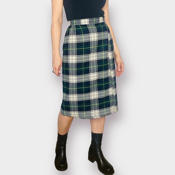 70s Green and Navy Plaid Vintage‎ Skirt - Picture 2 of 11